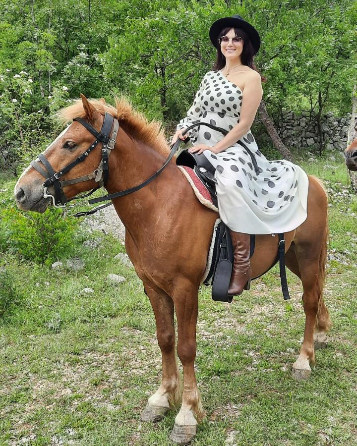 Katun Mokra Accommodation & Horseback Riding ポドゴリツァ エクステリア 写真