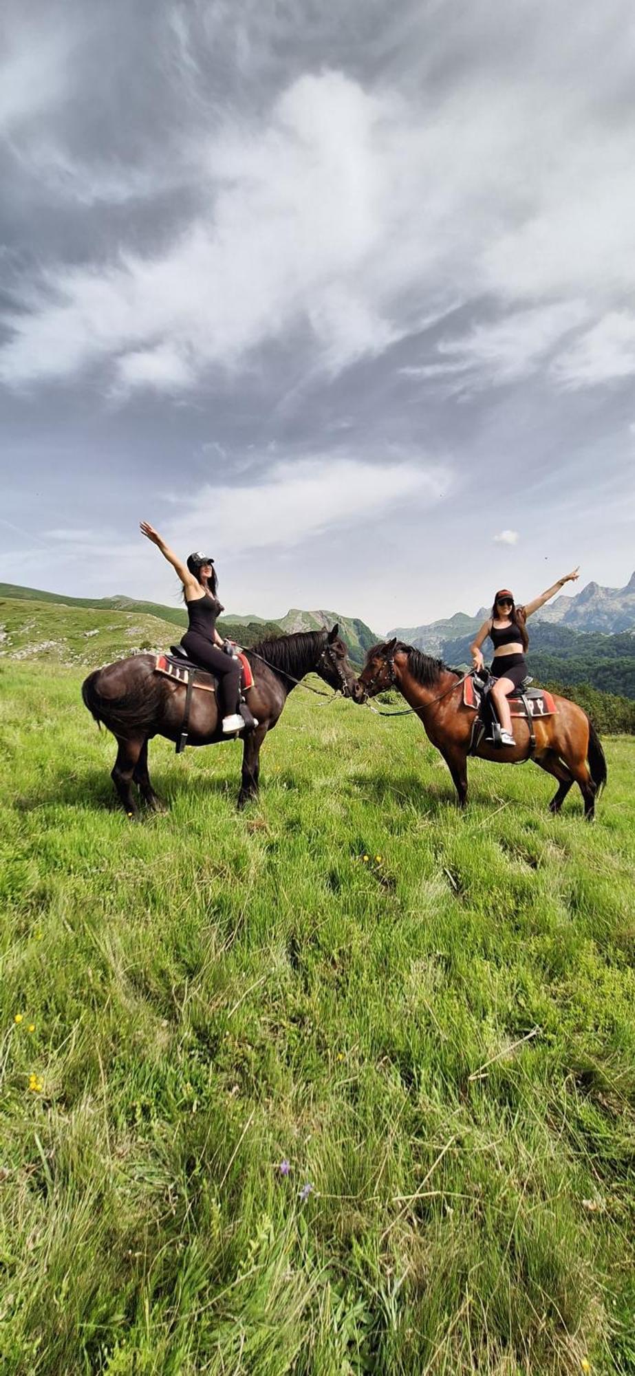 Katun Mokra Accommodation & Horseback Riding ポドゴリツァ エクステリア 写真